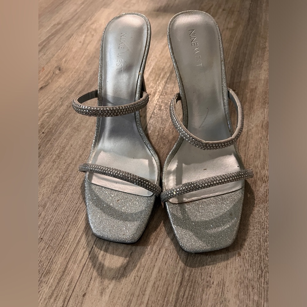 Silver nine W. shoes, glitter size 9 high heels stiletto